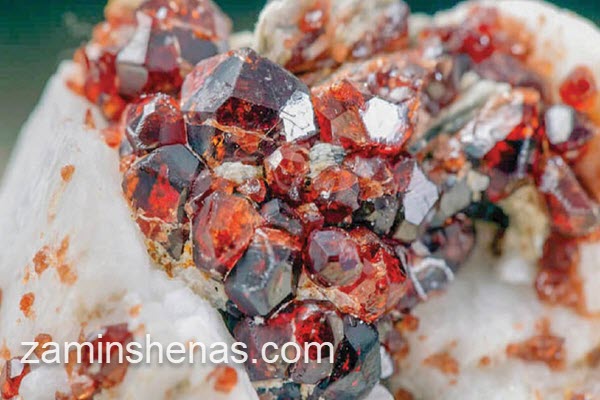 سنگ قیمتی تراش نخورده اصل | زمین شناس